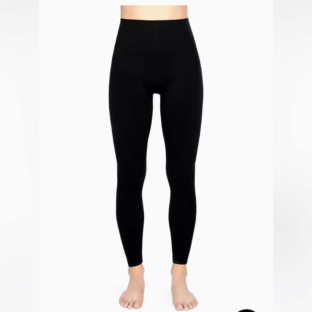 SPANX Look At Me Now Leggings. Black Size Medium
